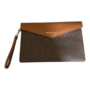 NWOT Michael Kors Two Tone Envelope Clutch/Wristlet with Magnetic Closure